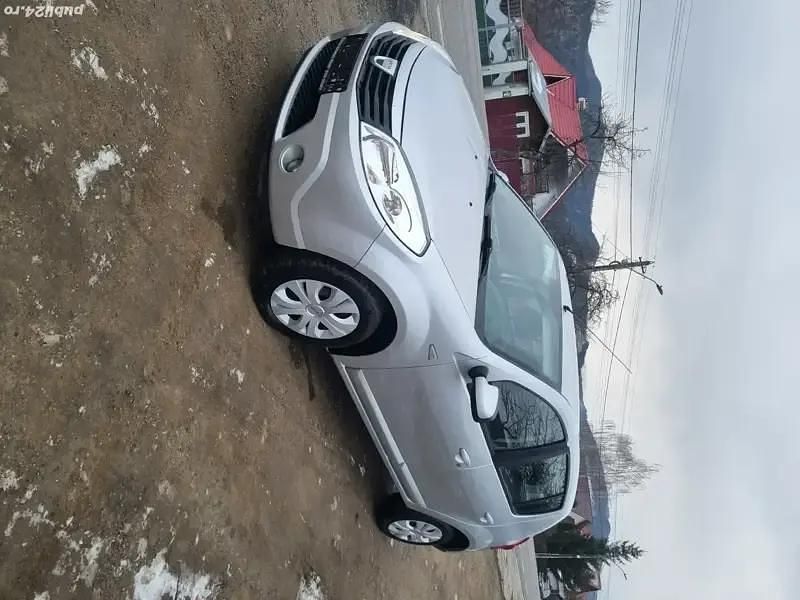 Gri Second-hand 2010 Dacia Sandero Lauréate Hatchback | 2.500 EUR (Preț OK) - Imagine 1/4