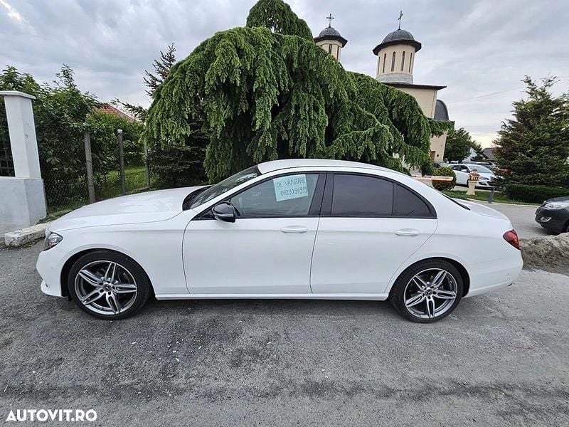 Culoarealb Utilizat 2017 Mercedes E220 Exclusive Berlinǎ | 21.500 EUR (Preț bun) - Imagine 1/4