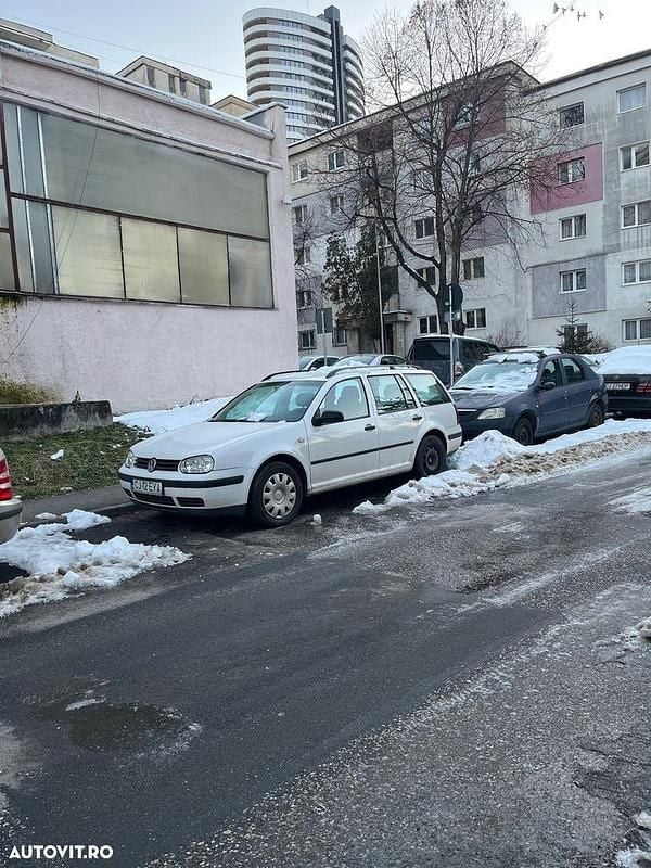 Second-hand VW Golf IV 90 CP (66 kW) 2001 Culoarealb Break