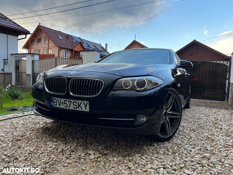 Negru Utilizat 2012 BMW 520 Efficient Dynamics Berlinǎ | 9.300 EUR (Super Preț) - Imagine 1/4