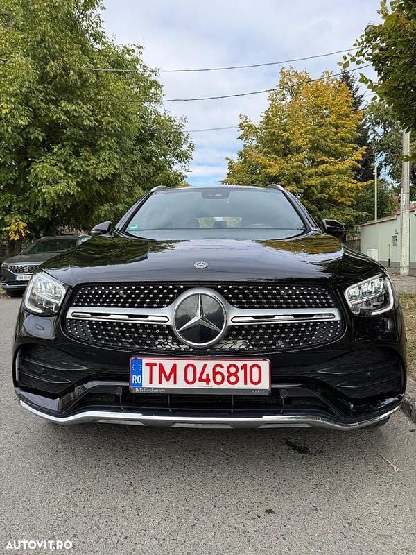 Culoarenegru Utilizat 2020 Mercedes GLC220 AMG line SUV | 31.999 EUR (Preț bun) - Imagine 1/4