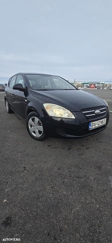 Second-hand Kia Ceed 90 CP (66 kW) 2007 Culoarenegru Hatchback