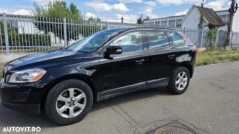 Culoarenegru Utilizat 2012 Volvo XC60 SUV | 8.500 EUR (Preț bun) - Imagine 1/4