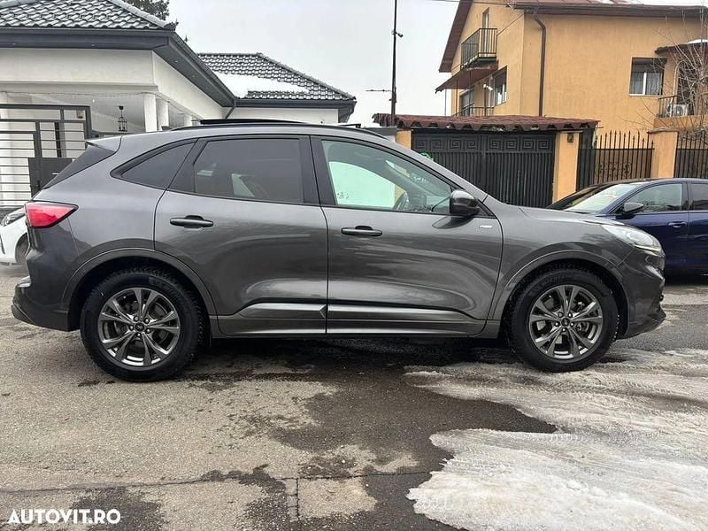 Second-hand Ford Kuga ST-Line X 225 CP (165 kW) 2021 Culoaregri SUV