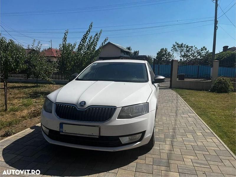 Alb Utilizat 2015 Skoda Octavia Ambition Berlinǎ | 4.200 EUR (Preț bun) - Imagine 1/4