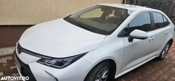 Alb Utilizat 2020 Toyota Corolla Berlinǎ | 18.500 EUR (Preț OK) - Imagine 1/4