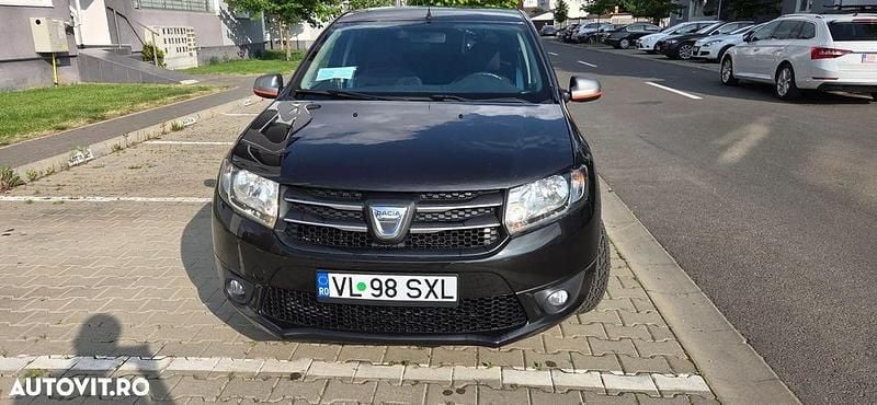 Negru Utilizat 2015 Dacia Sandero Ambiance Hatchback | 4.300 EUR (Preț bun) - Imagine 1/4