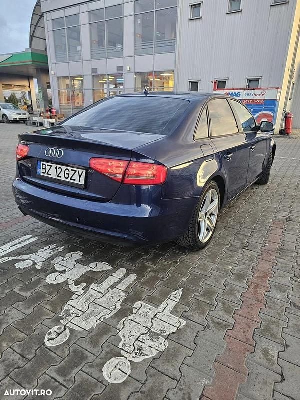 Second-hand Audi A4 Attraction 177 CP (130 kW) 2012 Culoarealbastru Berlinǎ