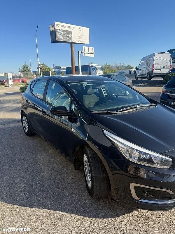 Second-hand Kia Ceed 100 CP (73 kW) 2018 Culoarenegru Hatchback