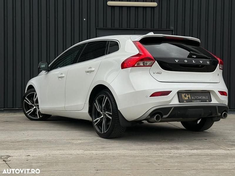 Second-hand Volvo V40 R-Design 150 CP (110 kW) 2016 Culoarealb Hatchback