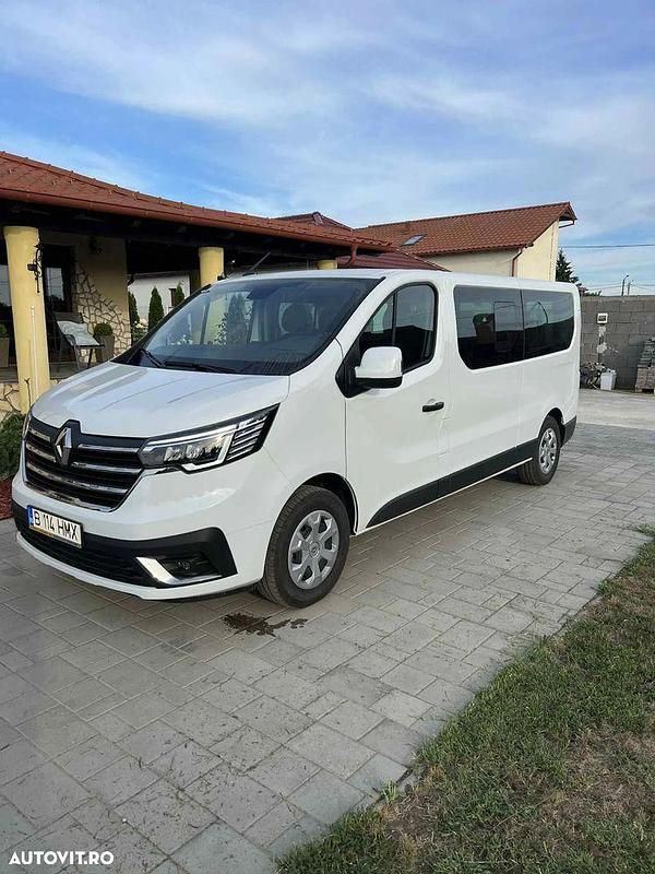 Alb Utilizat 2022 Renault Trafic Zen Van | 25.300 EUR - Imagine 1/4