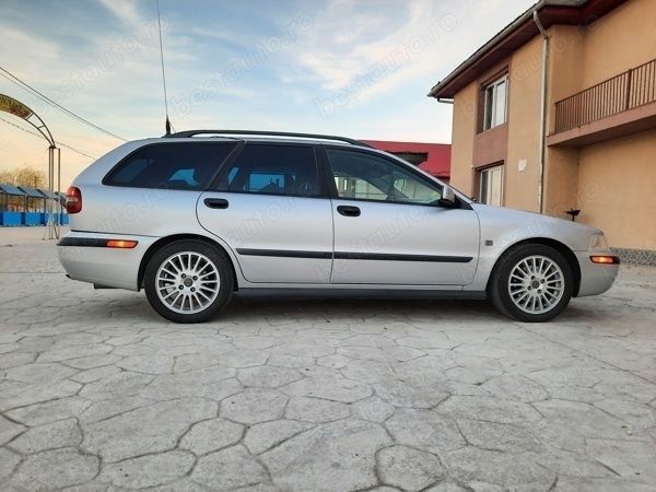 Utilizat 2003 Volvo V40 Break | 1.550 EUR - Imagine 1/4