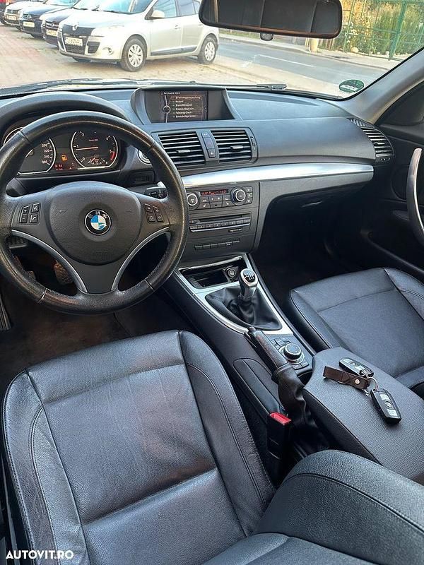 Second-hand BMW 123 Sport Line 204 CP (150 kW) 2011 Culoareargint Hatchback