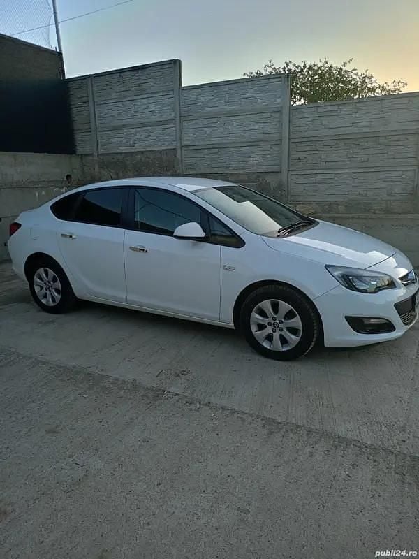 Second-hand Opel Astra 115 CP (84 kW) 2016 Alb Berlinǎ