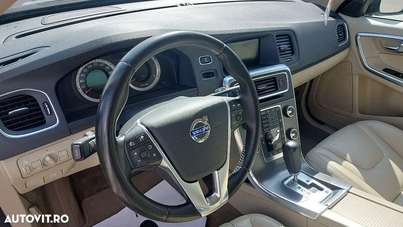 Culoarealbastru Utilizat 2011 Volvo S60 Summum Berlinǎ | 8.900 EUR - Imagine 1/4