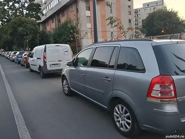 Gri Utilizat 2008 Opel Zafira Monovolum | 1.700 EUR - Imagine 1/4