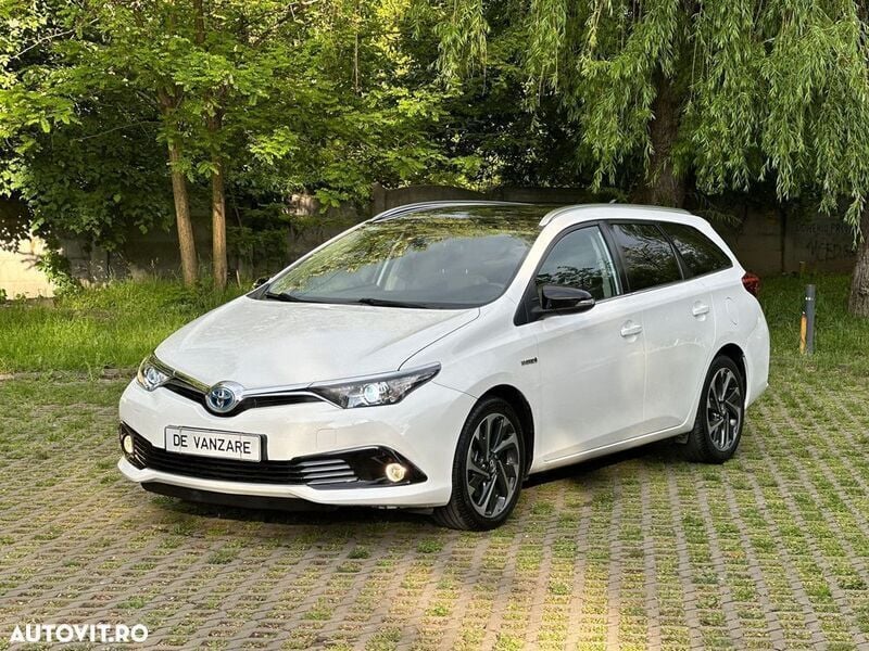 Alb Utilizat 2016 Toyota Auris Hybrid Style Break | 9.950 EUR (Super Preț) - Imagine 1/4