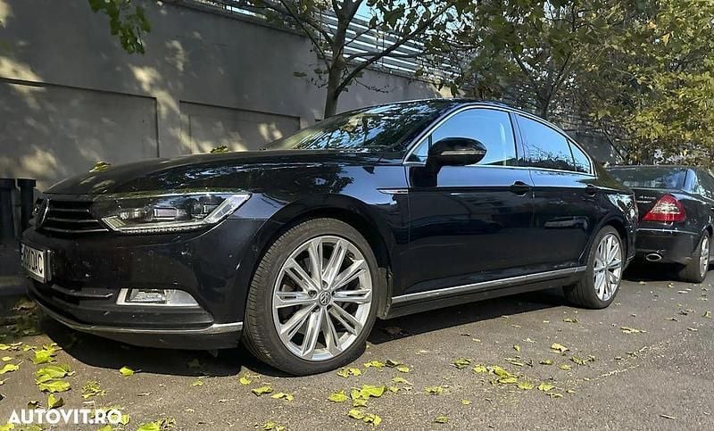 Culoarenegru Utilizat 2015 VW Passat Highline Berlinǎ | 16.000 EUR (Puțin scump) - Imagine 1/4