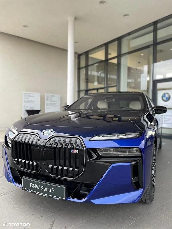 Culoarealbastru Nouă 2025 BMW M760e Comfort Edition Berlinǎ | 168.190 EUR - Imagine 1/4