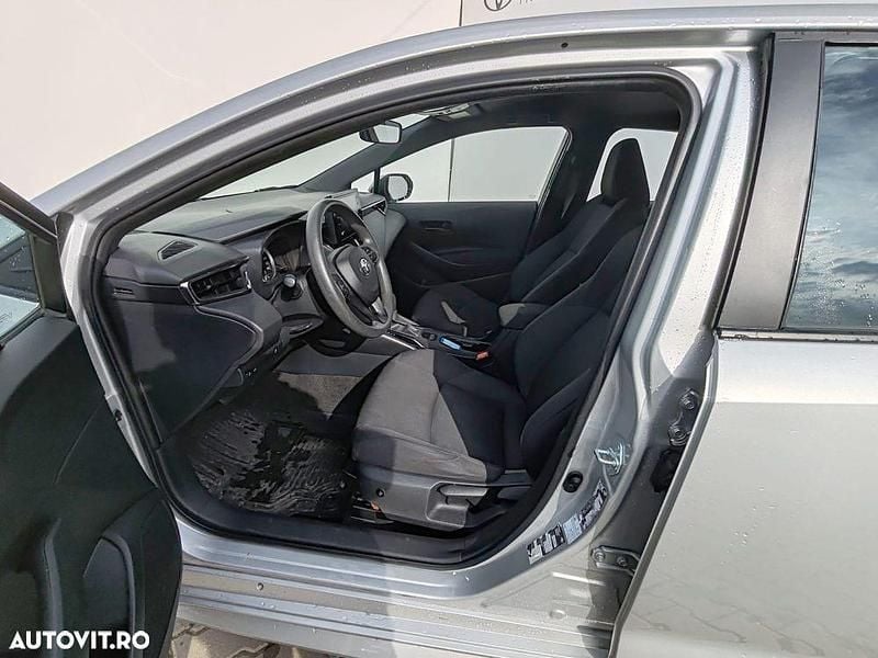 Second-hand Toyota Corolla Business Edition 122 CP (89 kW) 2021 Culoareargint Hatchback