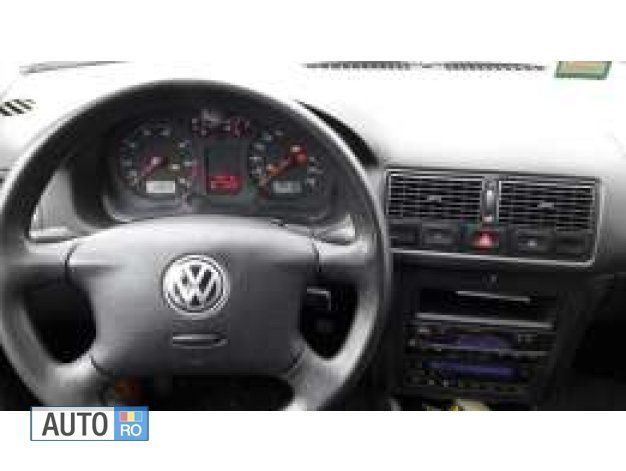 Second-hand VW Golf IV 101 CP (74 kW) 2002 Argintiu