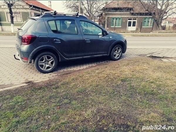 Gri Utilizat 2017 Dacia Sandero Stepway Hatchback | 8.500 EUR - Imagine 1/4