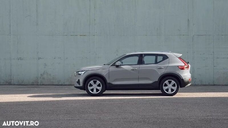 Gri Nouă 2025 Volvo XC40 Core SUV | 35.104 EUR (Super Preț) - Imagine 1/1