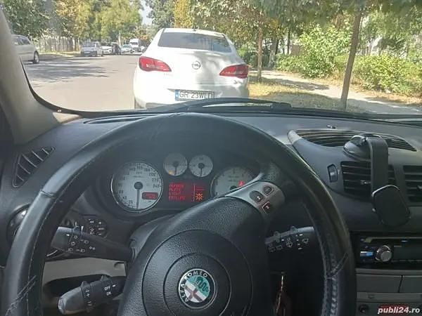Utilizat 2005 Alfa Romeo 147 Hatchback | 1.250 EUR - Imagine 1/4