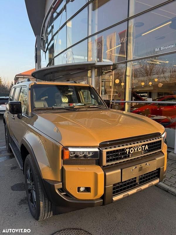 Nouă Toyota Land Cruiser Luxury 204 CP (150 kW) 2025 Culoarebej SUV