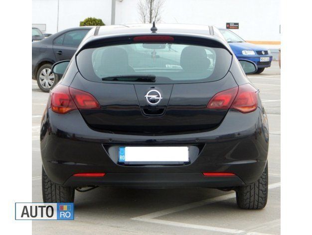 Negru Utilizat 2010 Opel Astra Hatchback | 7.500 EUR - Imagine 1/4