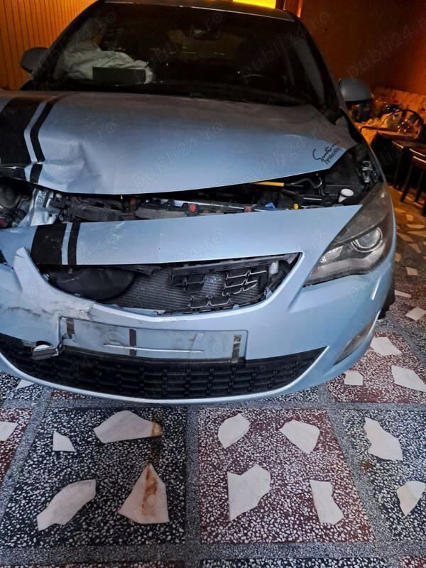 Utilizat 2010 Opel Astra Hatchback | 1.800 EUR - Imagine 1/2