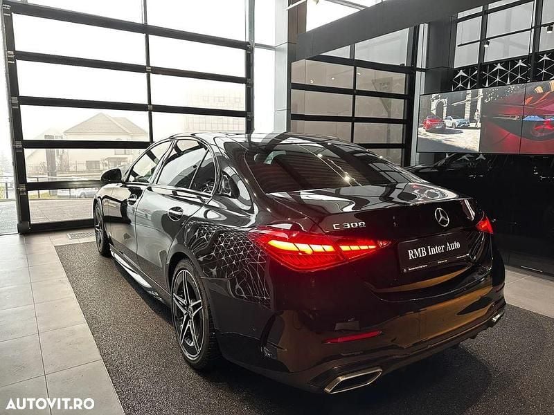 Second-hand Mercedes C300 AMG line 258 CP (189 kW) 2021 Culoarenegru Berlinǎ
