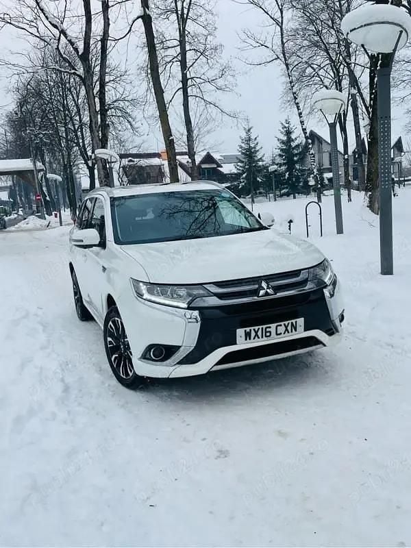 Second-hand Mitsubishi Outlander P-HEV 2016 Alb SUV