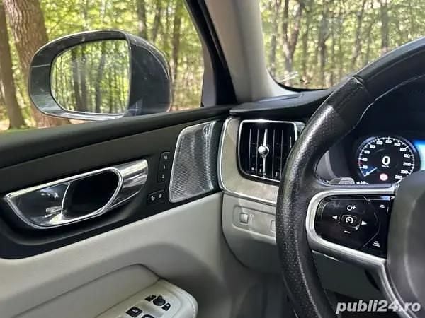 Utilizat 2018 Volvo XC60 SUV | 26.500 EUR (Scump) - Imagine 1/4