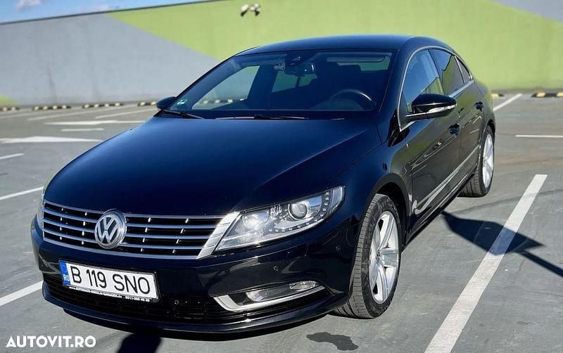 Culoarenegru Utilizat 2012 VW Passat Berlinǎ | 11.990 EUR - Imagine 1/4