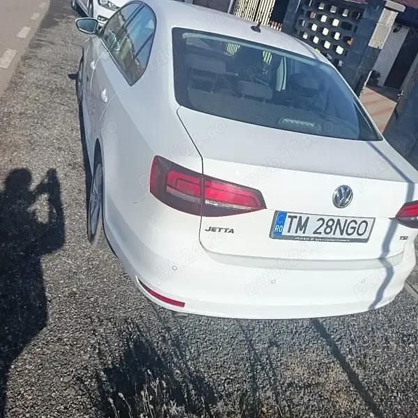 Second-hand VW Jetta Comfortline 105 CP (77 kW) 2018 Culoarealb Berlinǎ