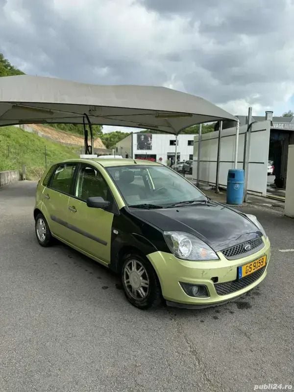 Verde Utilizat 2008 Ford Fiesta Hatchback | 1.900 EUR (Preț OK) - Imagine 1/4