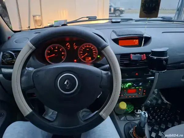 Gri Utilizat 2010 Renault Symbol II Berlinǎ | 3.250 EUR (Puțin scump) - Imagine 1/4