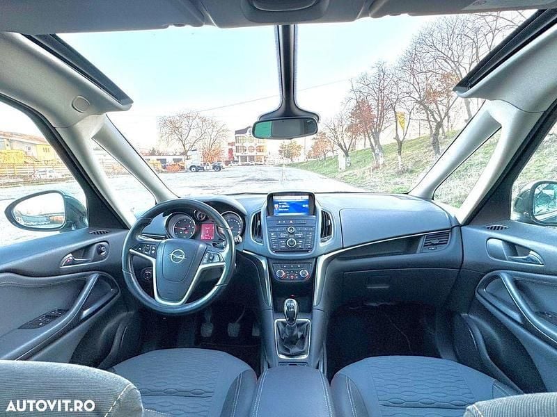 Second-hand Opel Zafira Cosmo 130 CP (95 kW) 2012 Culoarenegru Monovolum