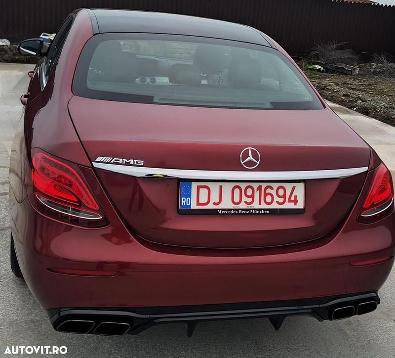 Second-hand Mercedes E200 AMG line 150 CP (110 kW) 2019 Culoarerosu Hatchback