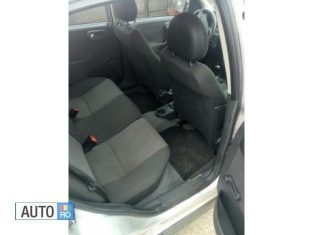 Second-hand Opel Corsa 90 CP (66 kW) 2003 Argintiu Hatchback