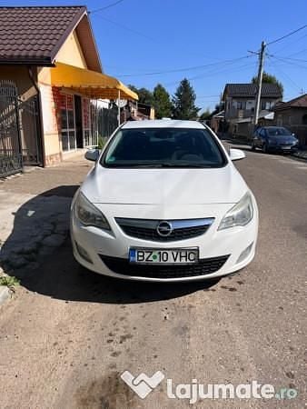 Utilizat 2011 Opel Astra Hatchback | 2.500 EUR (Preț bun) - Imagine 1/4