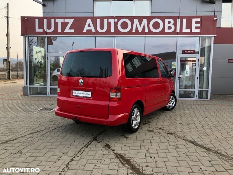 Second-hand VW Multivan 172 CP (126 kW) 2004 Roșu Van