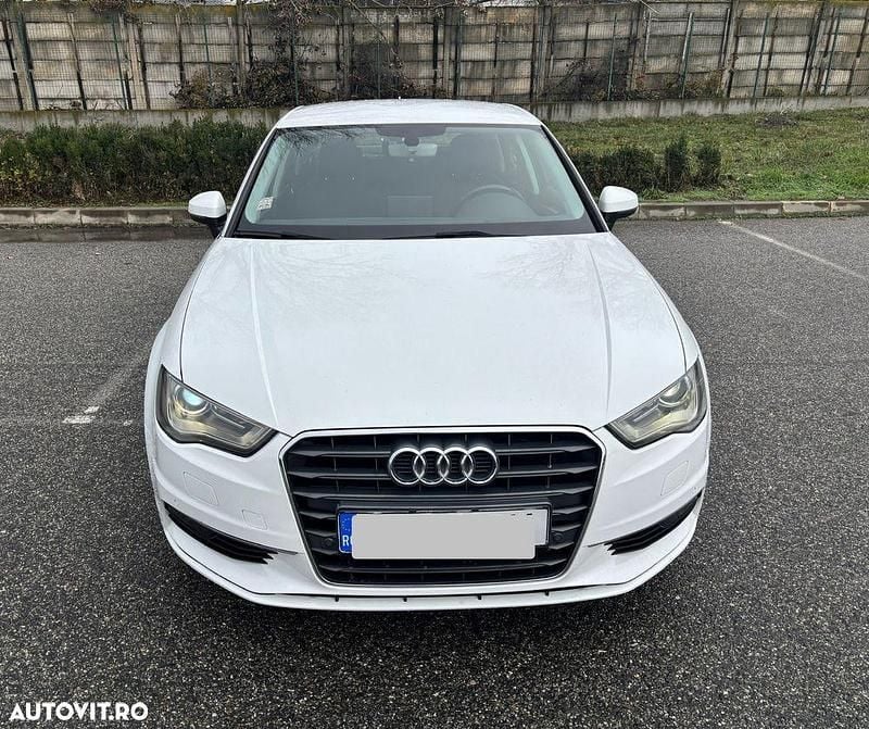 Second-hand Audi A3 Ambiente 110 CP (80 kW) 2016 Culoarealb Berlinǎ