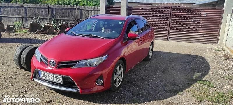 Culoarerosu Utilizat 2014 Toyota Auris Edition Break | 5.200 EUR (Preț bun) - Imagine 1/4