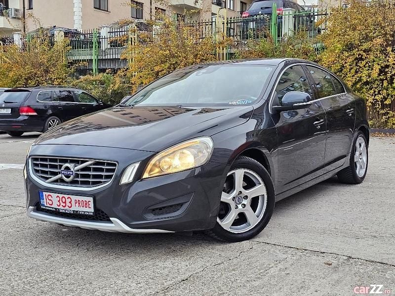 Gri Utilizat 2010 Volvo S60 Berlinǎ | 6.990 EUR - Imagine 1/4