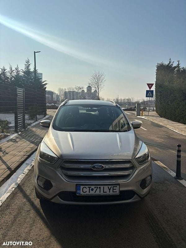 Culoaregri Utilizat 2018 Ford Kuga SUV | 12.500 EUR (Super Preț) - Imagine 1/4