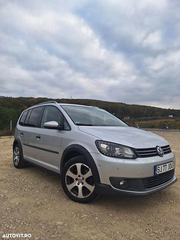Culoareargint Utilizat 2012 VW Touran Monovolum | 7.990 EUR (Puțin scump) - Imagine 1/4