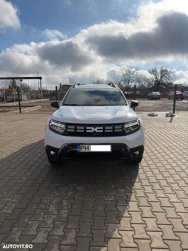 Second-hand Dacia Duster 114 CP (83 kW) 2023 Culoarealb SUV