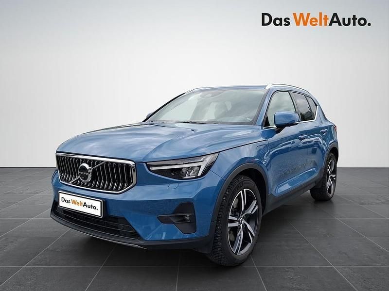 Albastru mediu normal Utilizat 2023 Volvo XC40 Core SUV | 40.350 EUR - Imagine 1/4